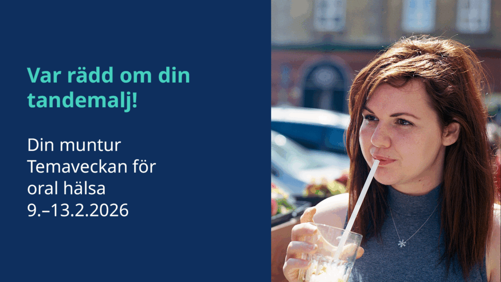I solskenet dricker en yngre person något ur ett glas med sugrör  – bredvid bilden finns texterna "Var rädd om dom tandemalj!" och "Din muntur, temaveckan för oral hälsa 9.-13.2.2026". 